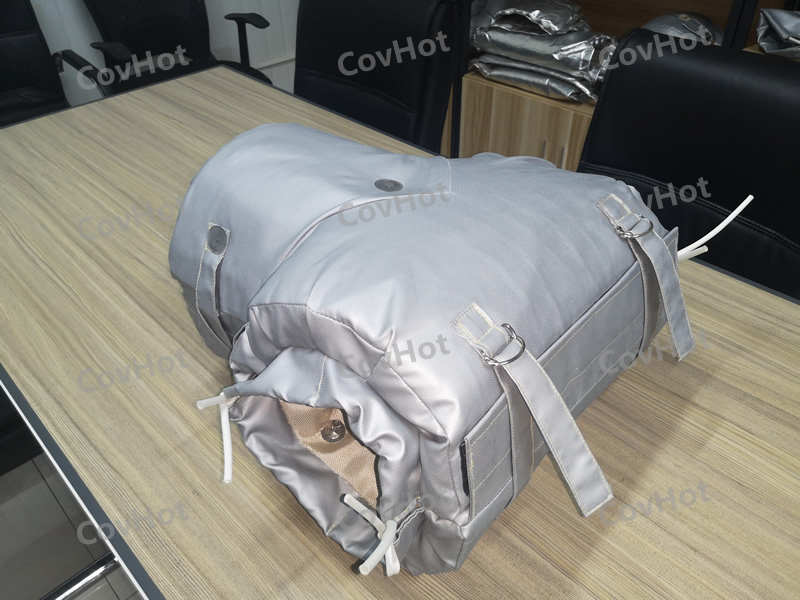 ? ? ? ?冬季氣溫逐漸變冷，我們大家自覺(jué)不自覺(jué)的都穿上了厚厚的衣服御寒。那么問(wèn)題來(lái)了，我們的設(shè)備是否“穿暖”了？要不要穿些東西？穿哪些可以溫暖過(guò)冬？ ? ? ? ?石油，電力，化工等很多行業(yè)裝置每年冬季都會(huì)開展設(shè)備防凝凍工作，目的就是不凍壞一臺(tái)設(shè)備、一條管線。設(shè)備凝凍只是因?yàn)榄h(huán)境溫度的降低，解決這個(gè)問(wèn)題常規(guī)來(lái)說(shuō)不外乎就是做保溫。 ? ? ? ?為此，科好特開發(fā)了可以與閥門及設(shè)備一同工作的可拆裝保溫產(chǎn)品，安裝和拆卸變得容易，可反復(fù)使用。<a href=http://m.gzxsjob.com/e/tags/?tagname=%E9%98%80%E9%97%A8%E4%BF%9D%E6%B8%A9 target=_blank class=infotextkey>閥門保溫</a>產(chǎn)品用材屬于輕質(zhì)柔性無(wú)石棉材料，在高度復(fù)雜和狹窄的區(qū)域同樣可以很好使用，無(wú)論是截止閥、球閥等均可安裝。通常用戶只需提供閥門名稱型號(hào)和同一型號(hào)數(shù)量清單即可訂購(gòu)相應(yīng)的可拆卸<a href=http://m.gzxsjob.com/e/tags/?tagname=%E9%98%80%E9%97%A8%E4%BF%9D%E6%B8%A9%E5%A5%97 target=_blank class=infotextkey><a href=http://m.gzxsjob.com/e/tags/?tagname=%E9%98%80%E9%97%A8%E4%BF%9D%E6%B8%A9 target=_blank class=infotextkey>閥門保溫</a>套</a>了，特殊類型需要提供詳細(xì)規(guī)格或尺寸?？刹鹦?a href=http://m.gzxsjob.com/e/tags/?tagname=%E9%98%80%E9%97%A8%E4%BF%9D%E6%B8%A9 target=_blank class=infotextkey>閥門保溫</a>產(chǎn)品外觀漂亮整潔、表面可擦洗，環(huán)保，無(wú)污染。 ? ? ? ?給閥門穿上“保暖衣”，給企業(yè)“錦上添花”！